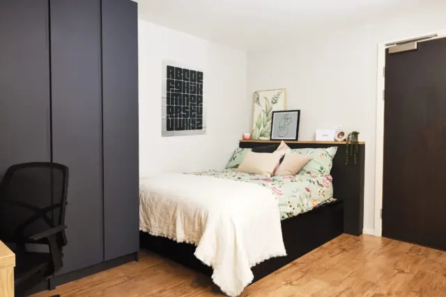 Portland Crescent, Leeds- Studio
